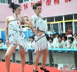 jadwal pertandingan bola malam ini Apa yang kamu lakukan di toilet wanita? Su Qinghuan memandang Nan Chujiang dengan mata aneh